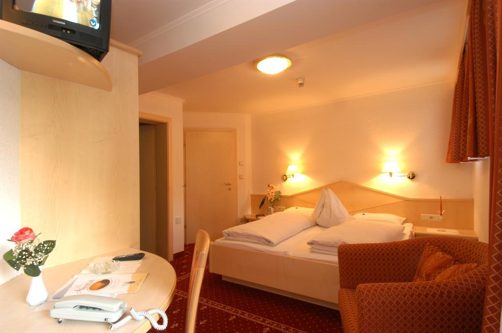Hotel Alpenblick Пфельдерс Номер фото